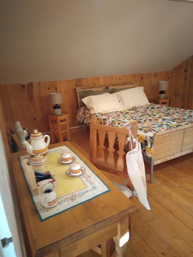 Bed and Breakfast Les Dames De La Saugiat Le Fied Екстер'єр фото