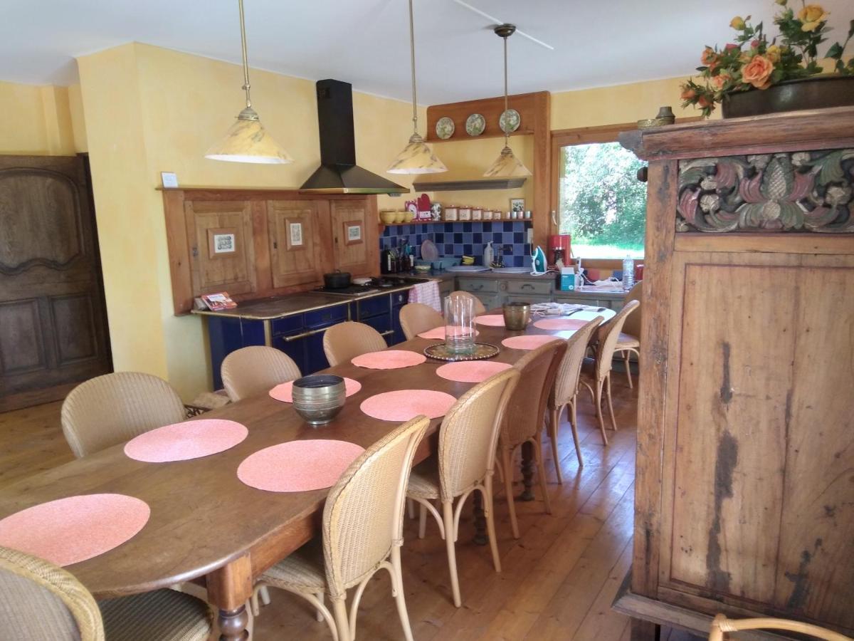 Bed and Breakfast Les Dames De La Saugiat Le Fied Екстер'єр фото
