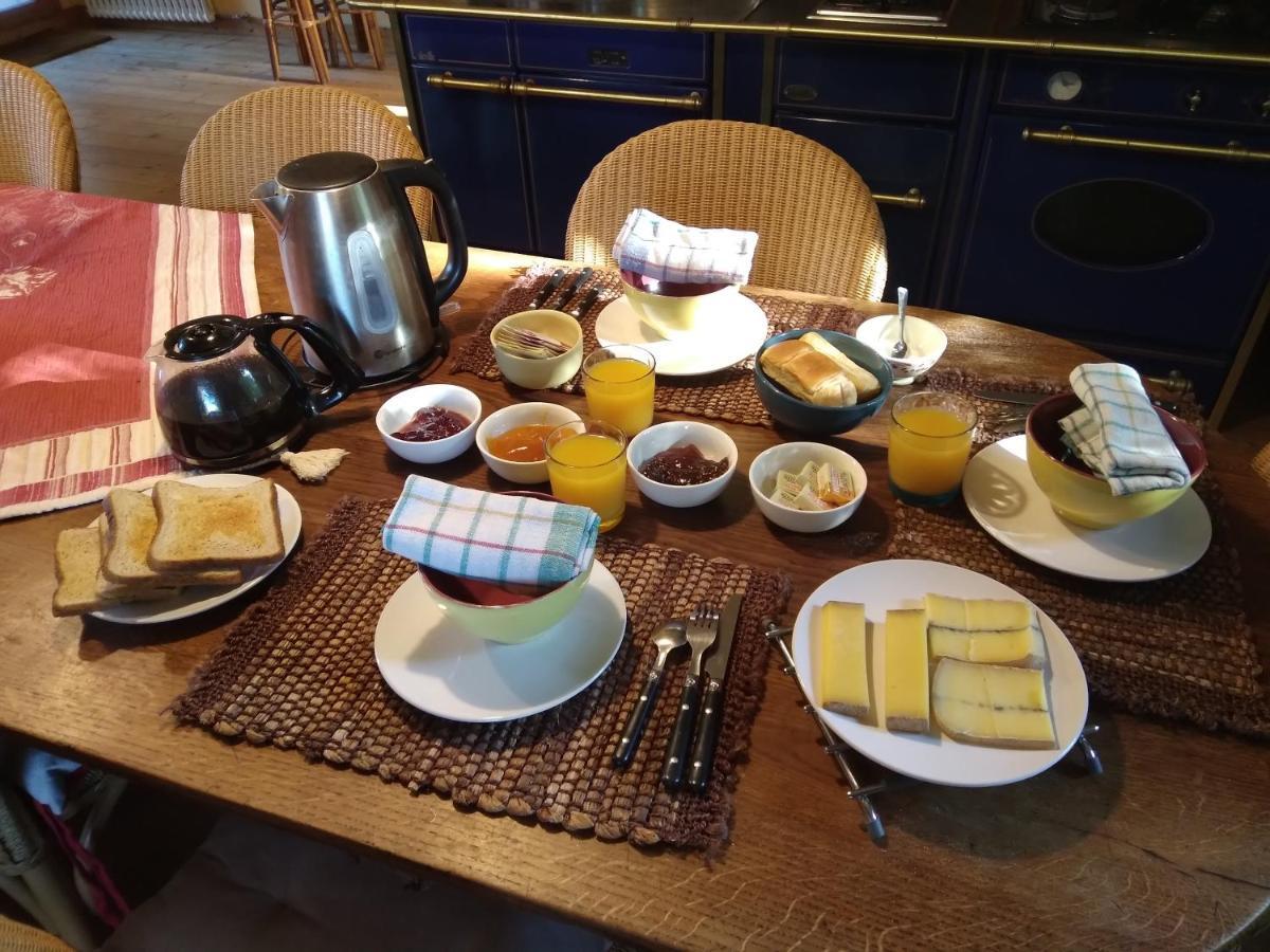 Bed and Breakfast Les Dames De La Saugiat Le Fied Екстер'єр фото