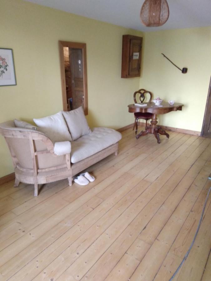 Bed and Breakfast Les Dames De La Saugiat Le Fied Екстер'єр фото