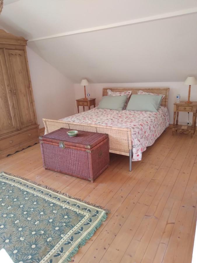 Bed and Breakfast Les Dames De La Saugiat Le Fied Екстер'єр фото