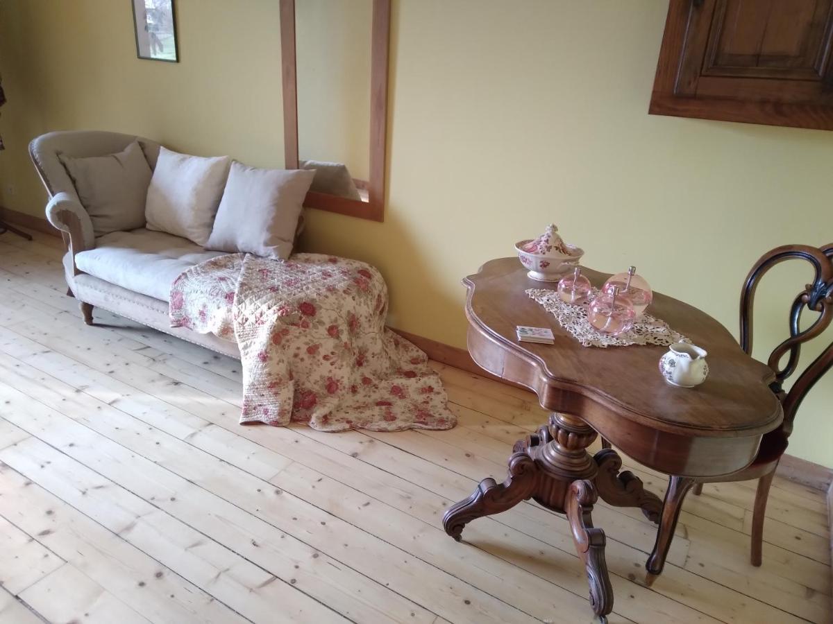 Bed and Breakfast Les Dames De La Saugiat Le Fied Екстер'єр фото