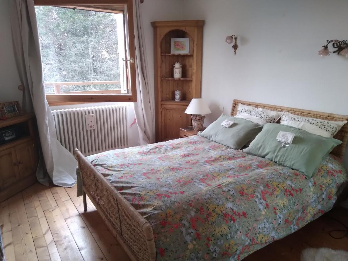 Bed and Breakfast Les Dames De La Saugiat Le Fied Екстер'єр фото