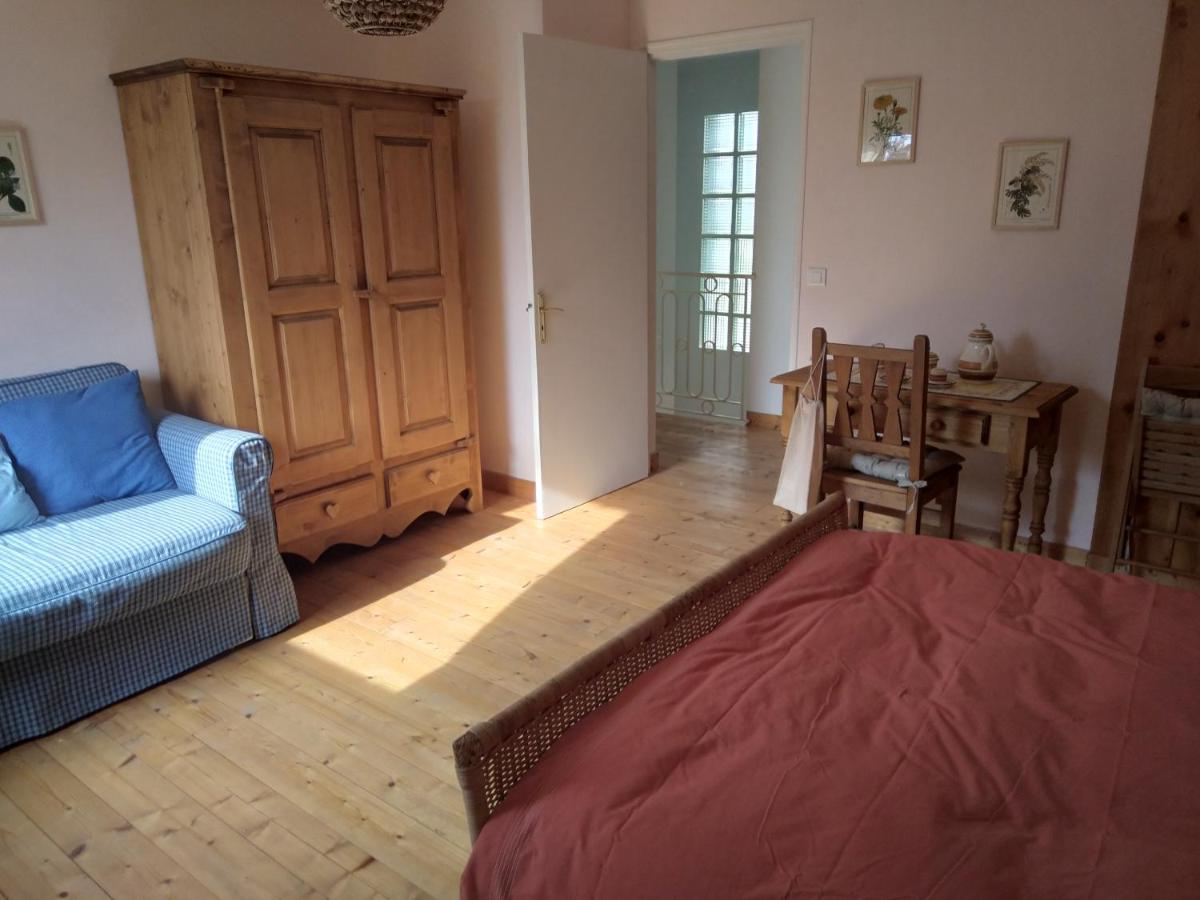 Bed and Breakfast Les Dames De La Saugiat Le Fied Екстер'єр фото