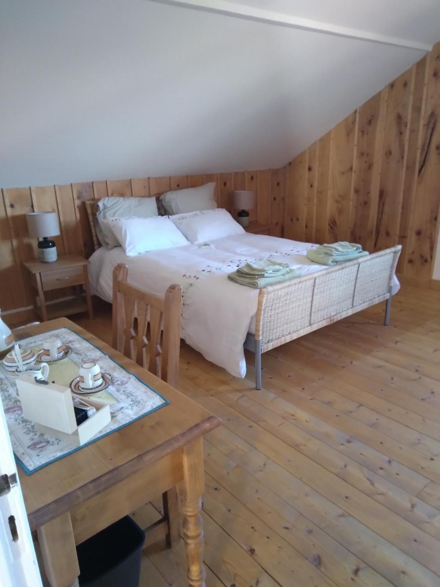 Bed and Breakfast Les Dames De La Saugiat Le Fied Екстер'єр фото